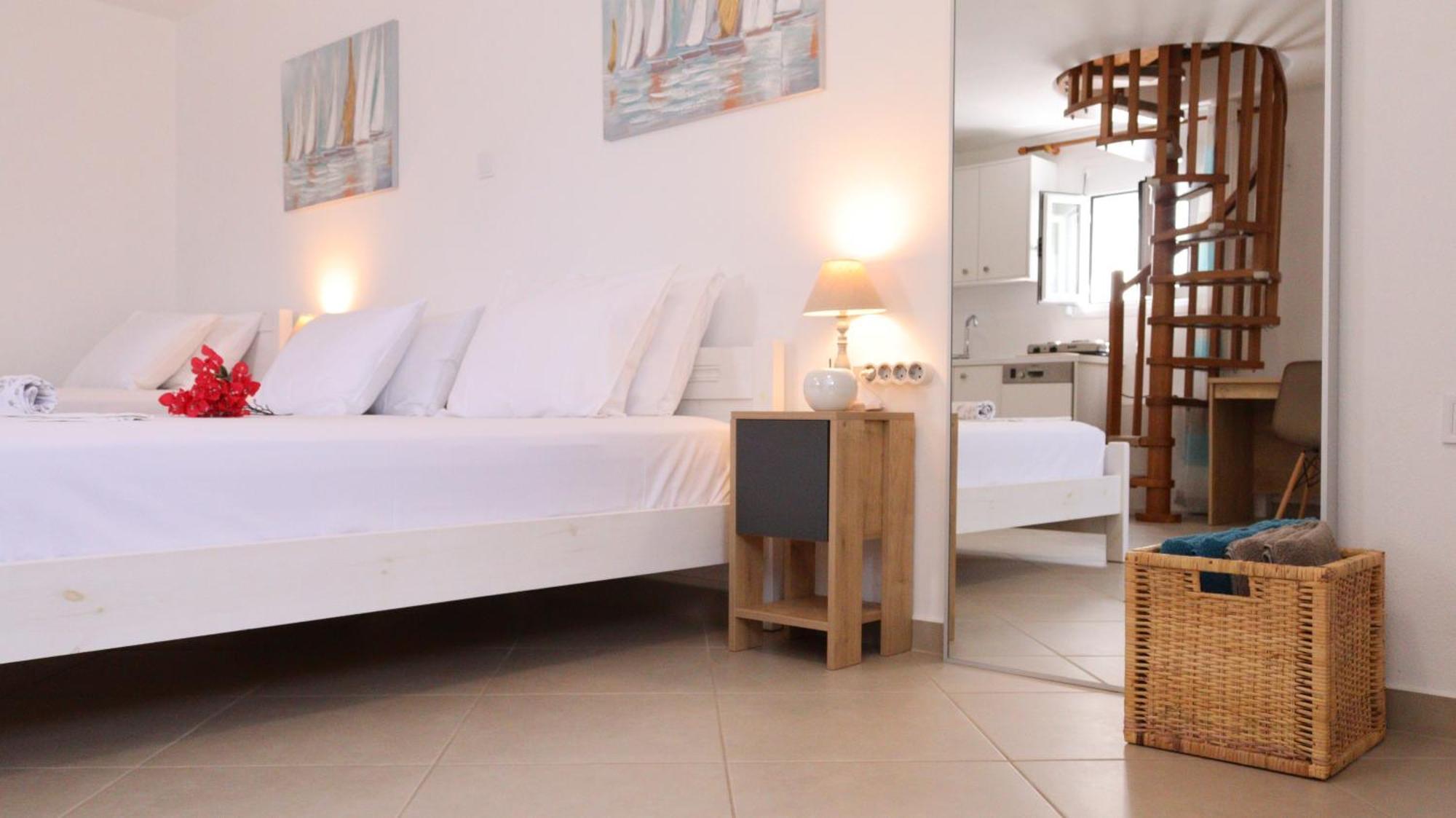 Lemon Tree Maisonette - Naoussa Paros ภายนอก รูปภาพ